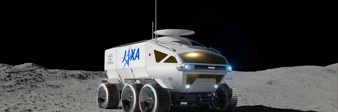 Lunar-cruiser-zijaanzicht-op-de-maan-2023