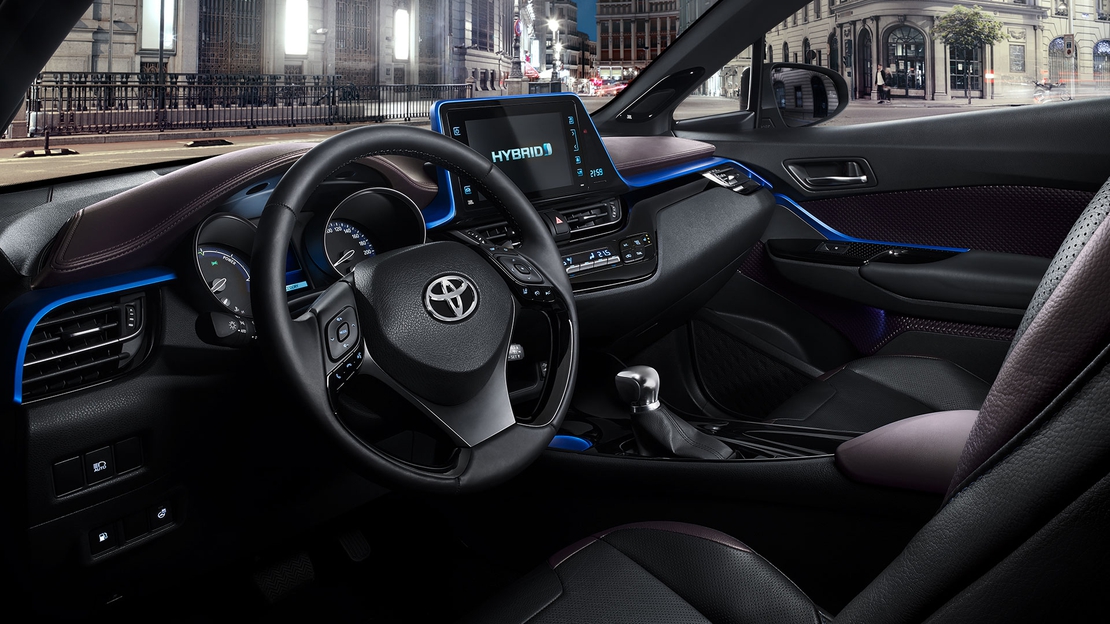 C-HR-2.0-Hybrid-Business-Plus_interior_5_1920x1080.jpg