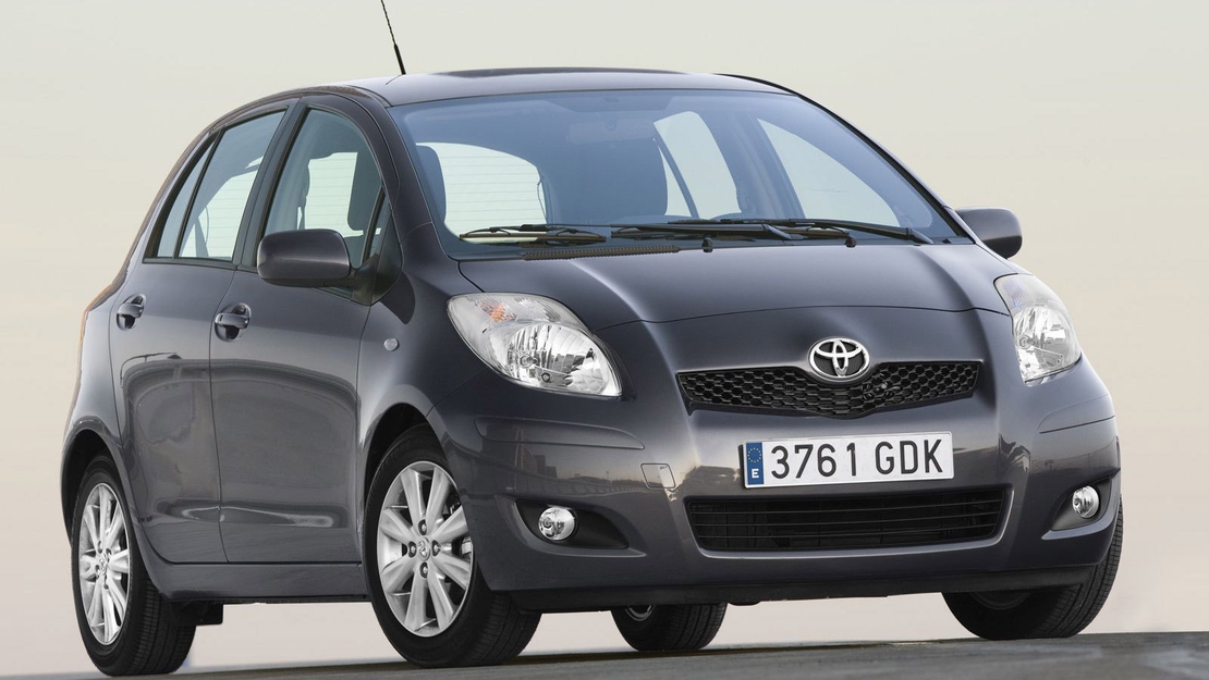 Toyota-Yaris-generatie-2-exterieur-rechter-voorzijde-zwart